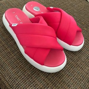 TOMS Mallow Crossover Slide, Raspberry, size 7 NWOB